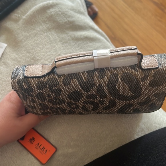 Leopard and tan clutch top handle - Picture 2 of 4